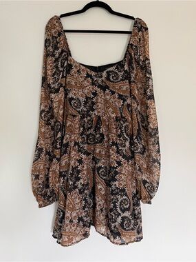 MINKPINK Persian Paradise Mini Dress
Black/Brown Paisley Print Balloon
Sleeves M